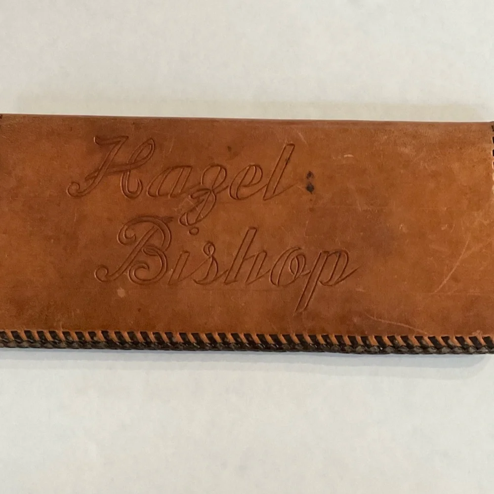 VINTAGE HAND TOOLED LEATHER‎ BILL HOLDER ENGRAVED HAZEL BISHOP